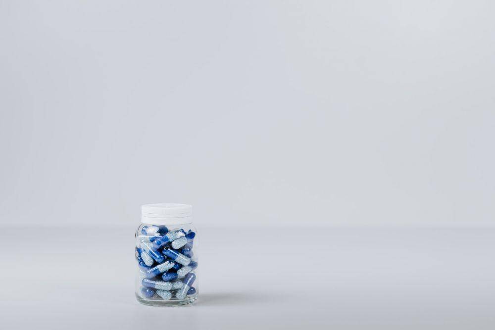 ilustrasi obat SNRI (unsplash.com/Pawel Czerwinski)