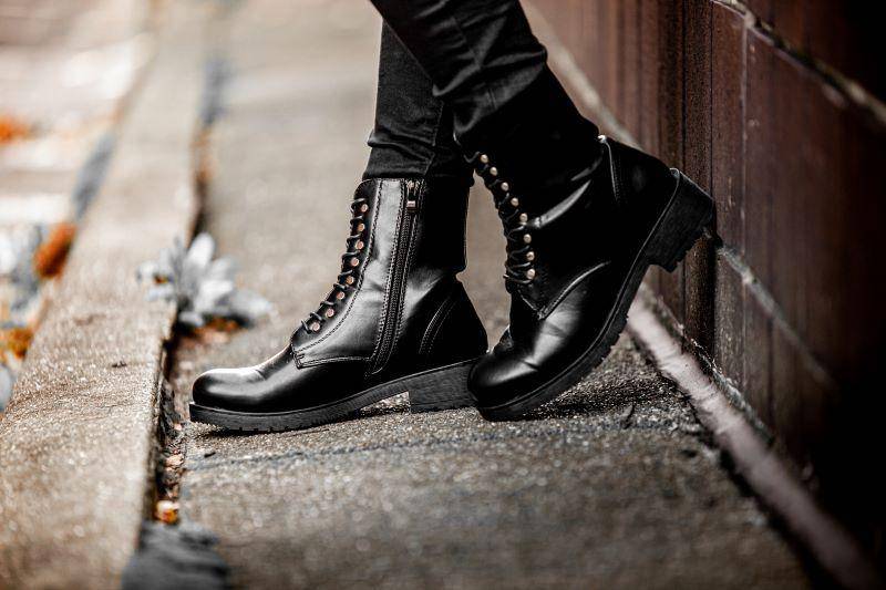 high platform boots (pexels.com/sachith ravishka kodikara)