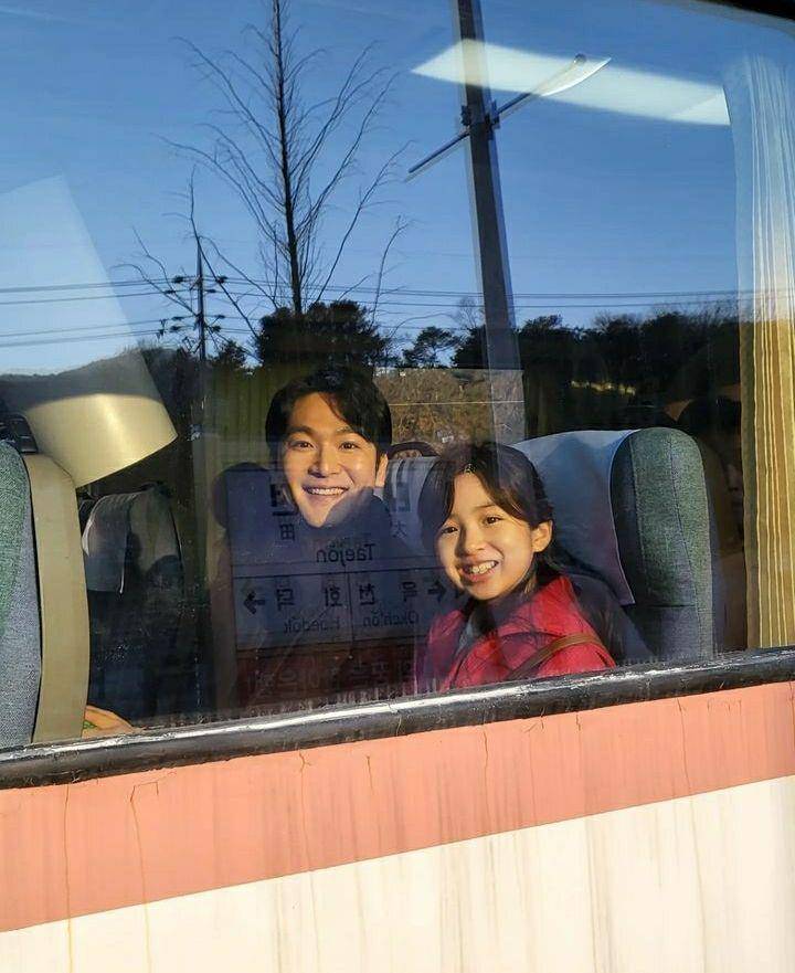 Baek Seok Kwang dan Ok Ye Rin di balik layar Twenty Five Twenty One (instagram.com/ockyerin)