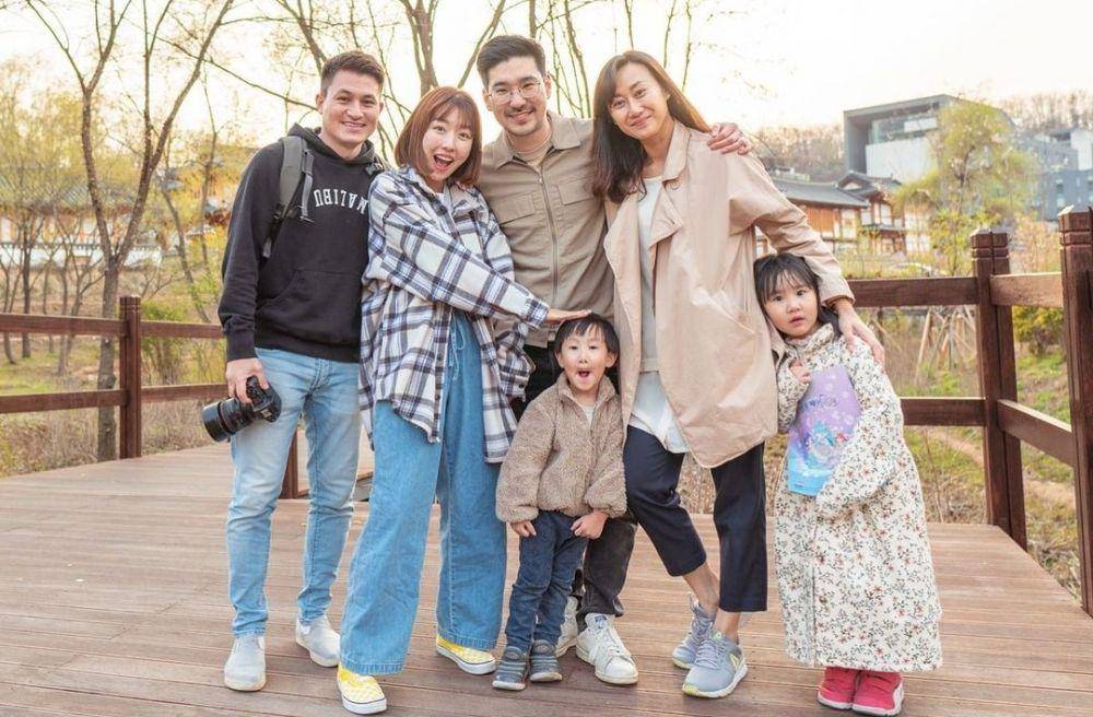 Kimbab Family bersama Sunny dan Chris (instagram.com/kimbabfamily.official)