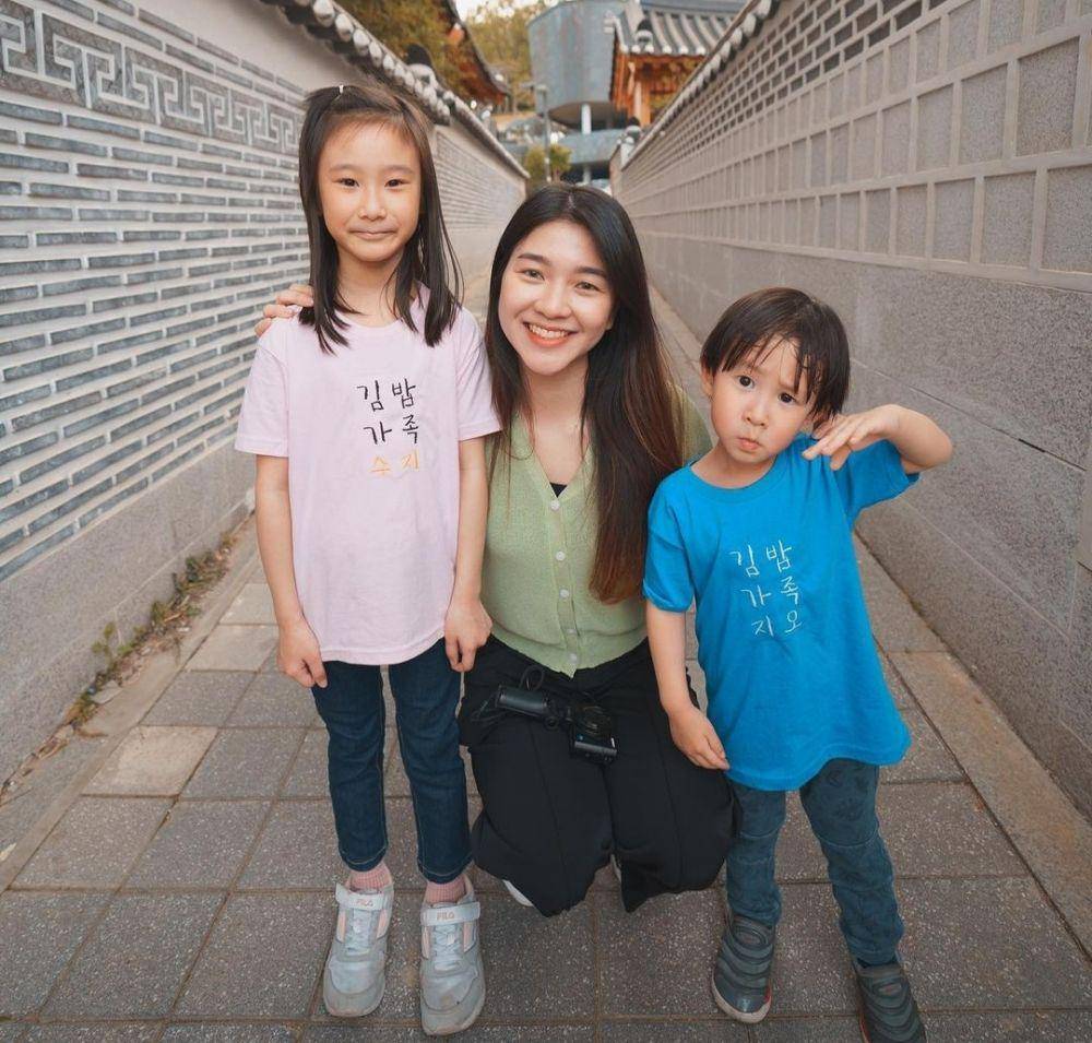 Kimbab Family bersama Amelia Tantono (instagram.com/kimbabfamily.official)