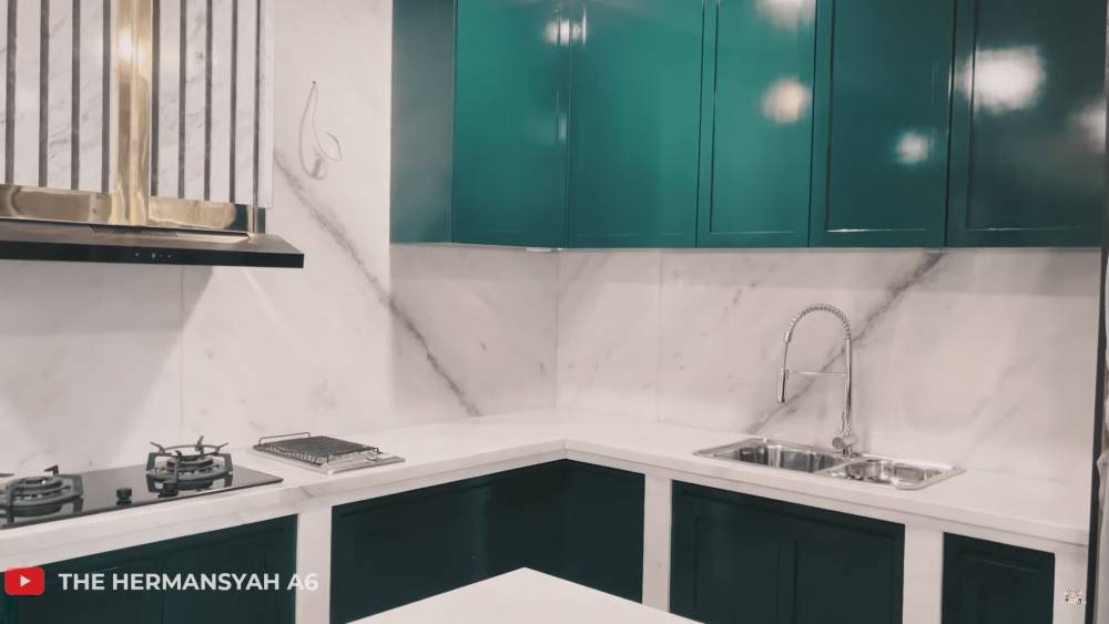 potret dapur di Istana Cinere milik Ashanty dan Anang (youtube.com/thehermansyahA6)