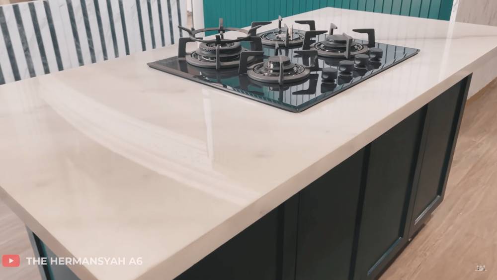 potret dapur di Istana Cinere milik Ashanty dan Anang (youtube.com/thehermansyahA6)