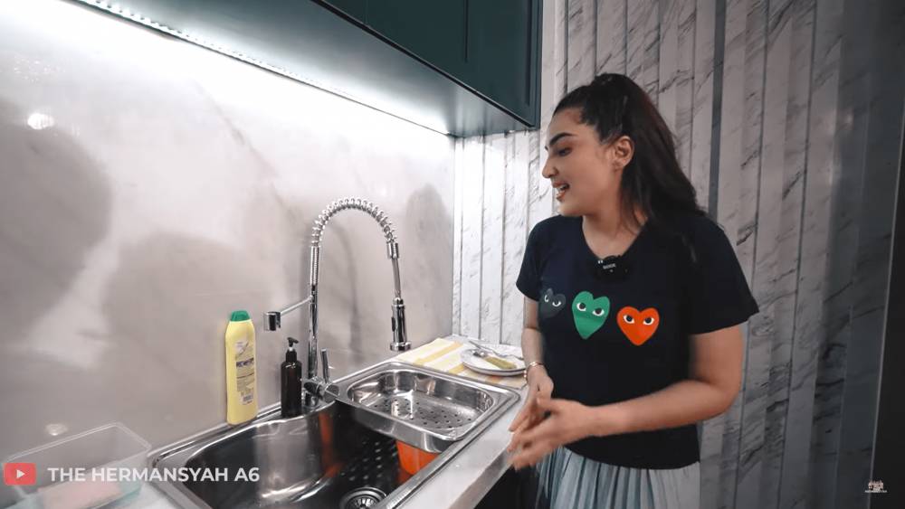 potret dapur di Istana Cinere milik Ashanty dan Anang (youtube.com/thehermansyahA6)