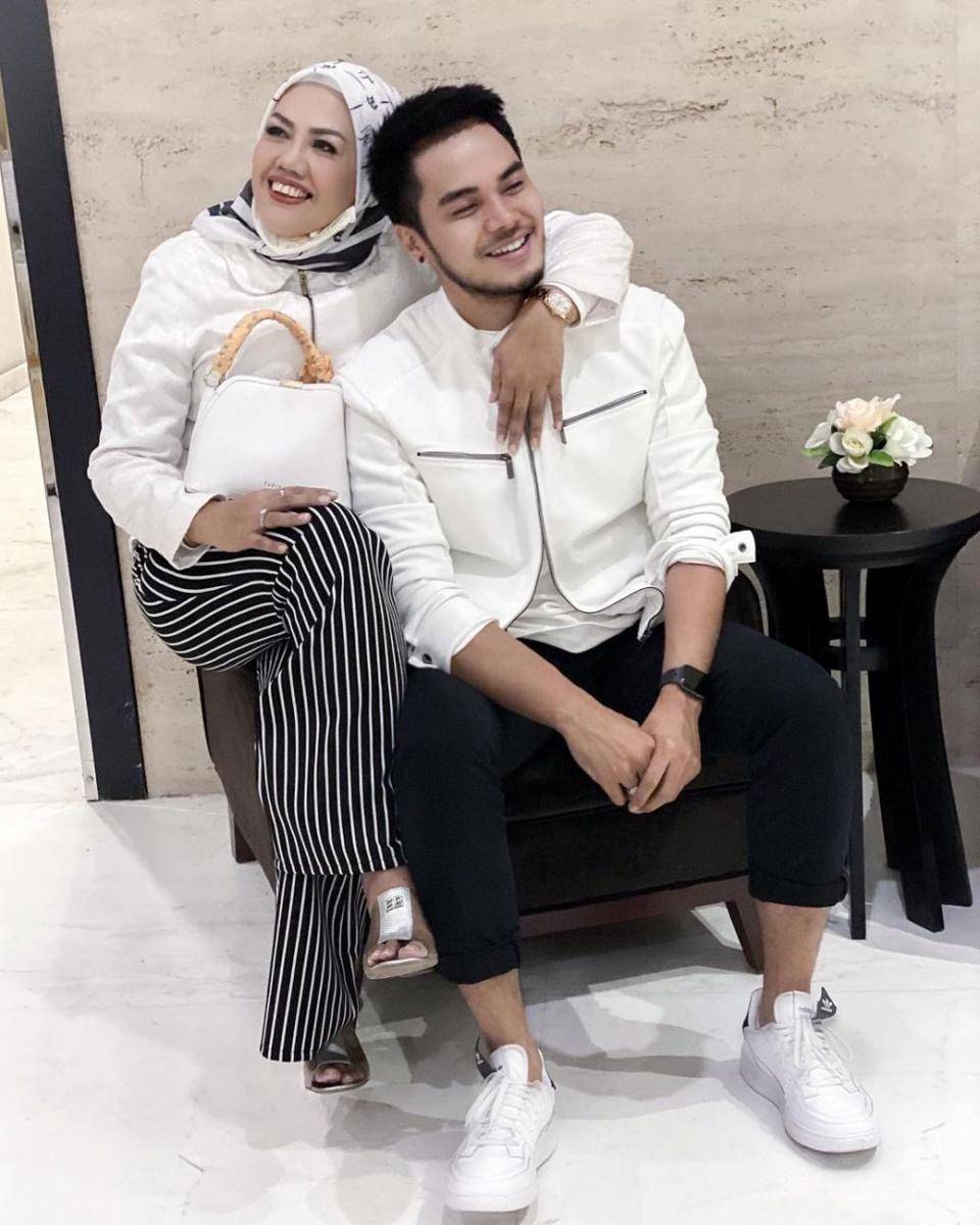 potret kenangan Elly Sugigi dan Aher (instagram.com/aher_official)