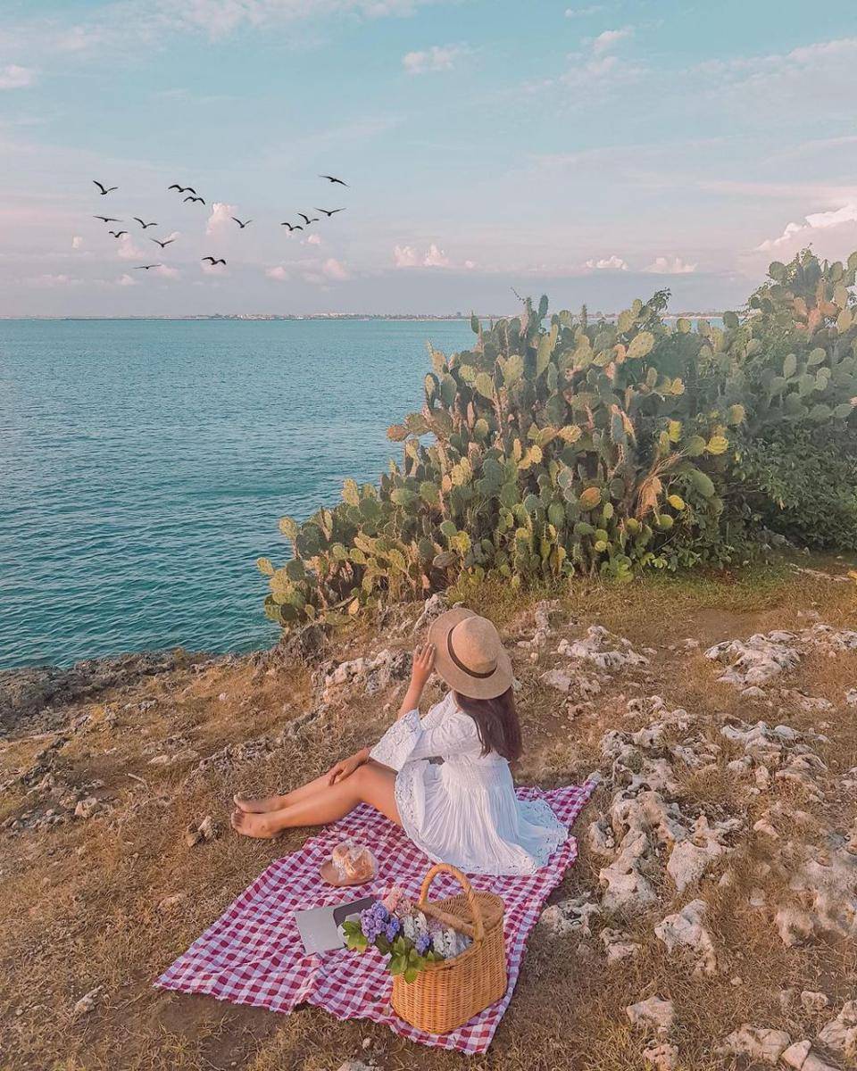 Pantai Honeymoon (instagram.com/ririnaryandani)