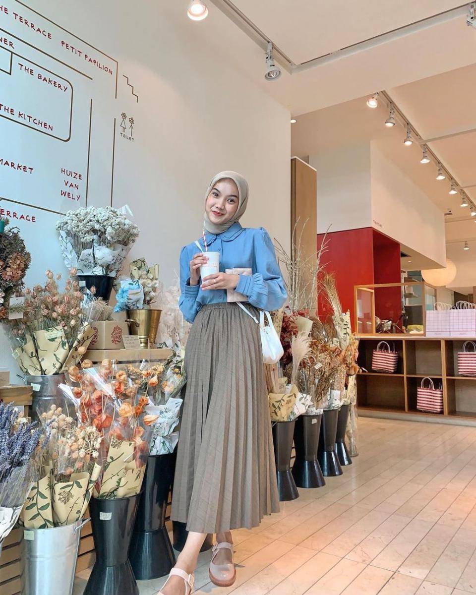 inspirasi padu padan blouse ala Putri Zarkasya (instagram.com/kasyaaptr)