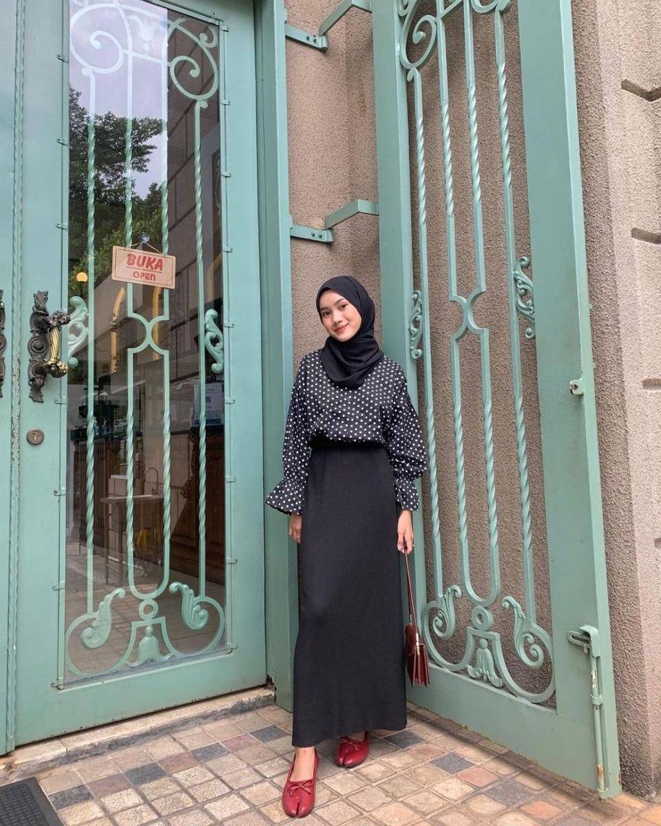 inspirasi padu padan blouse ala Putri Zarkasya (instagram.com/kasyaaptr)