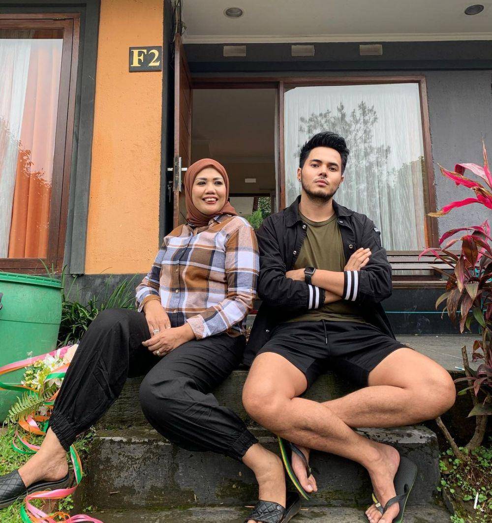 potret kenangan Elly Sugigi dan Aher (instagram.com/aher_official)