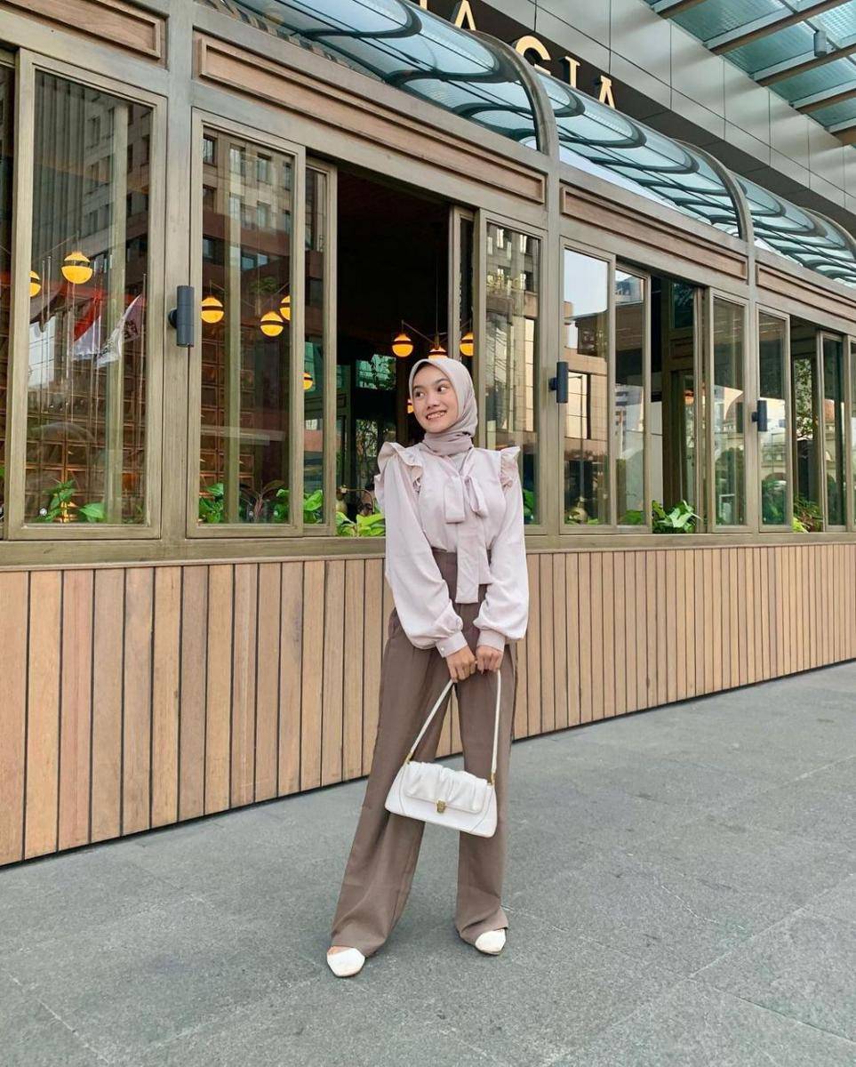 inspirasi padu padan blouse ala Putri Zarkasya (instagram.com/kasyaaptr)