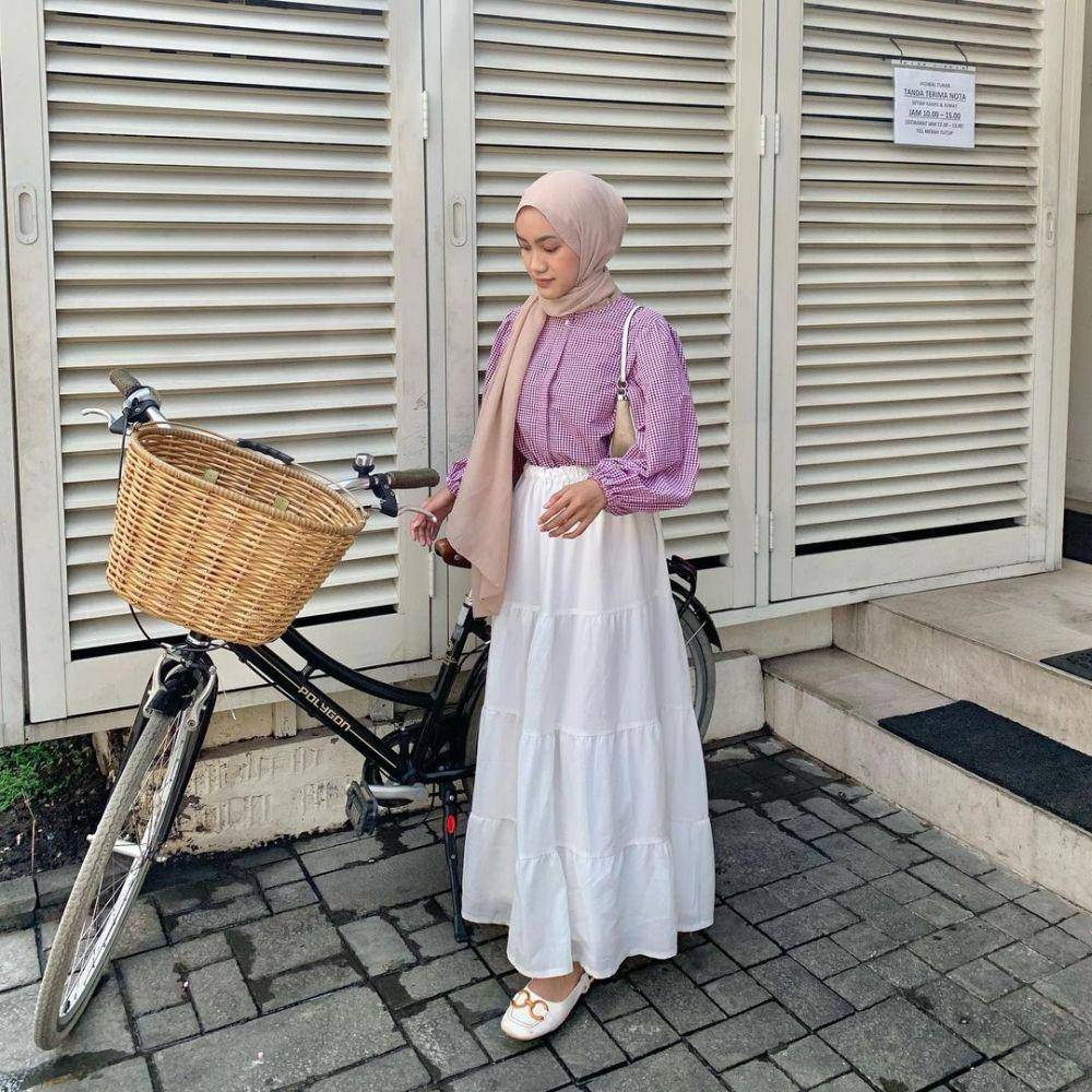 inspirasi padu padan blouse ala Putri Zarkasya (instagram.com/kasyaaptr)