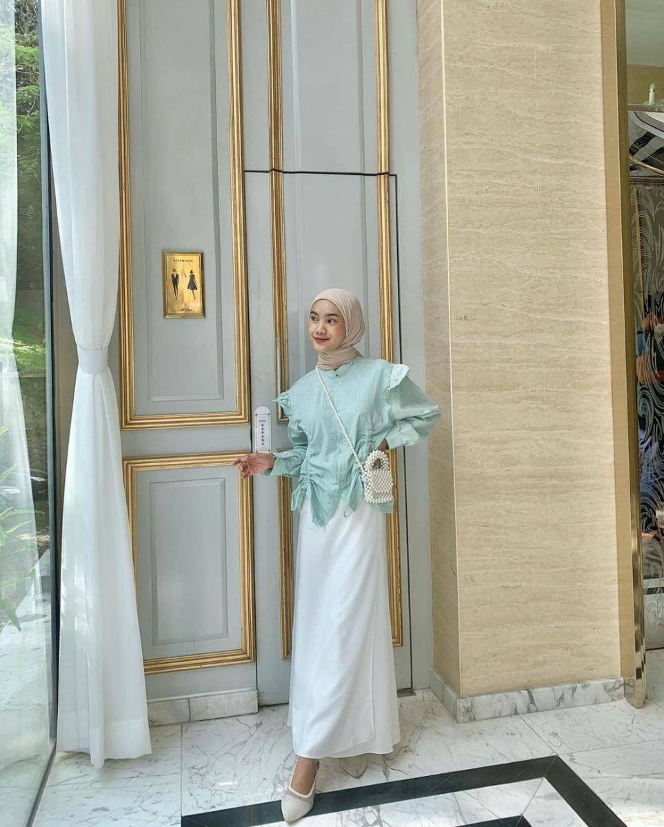 inspirasi padu padan blouse ala Putri Zarkasya (instagram.com/kasyaaptr)