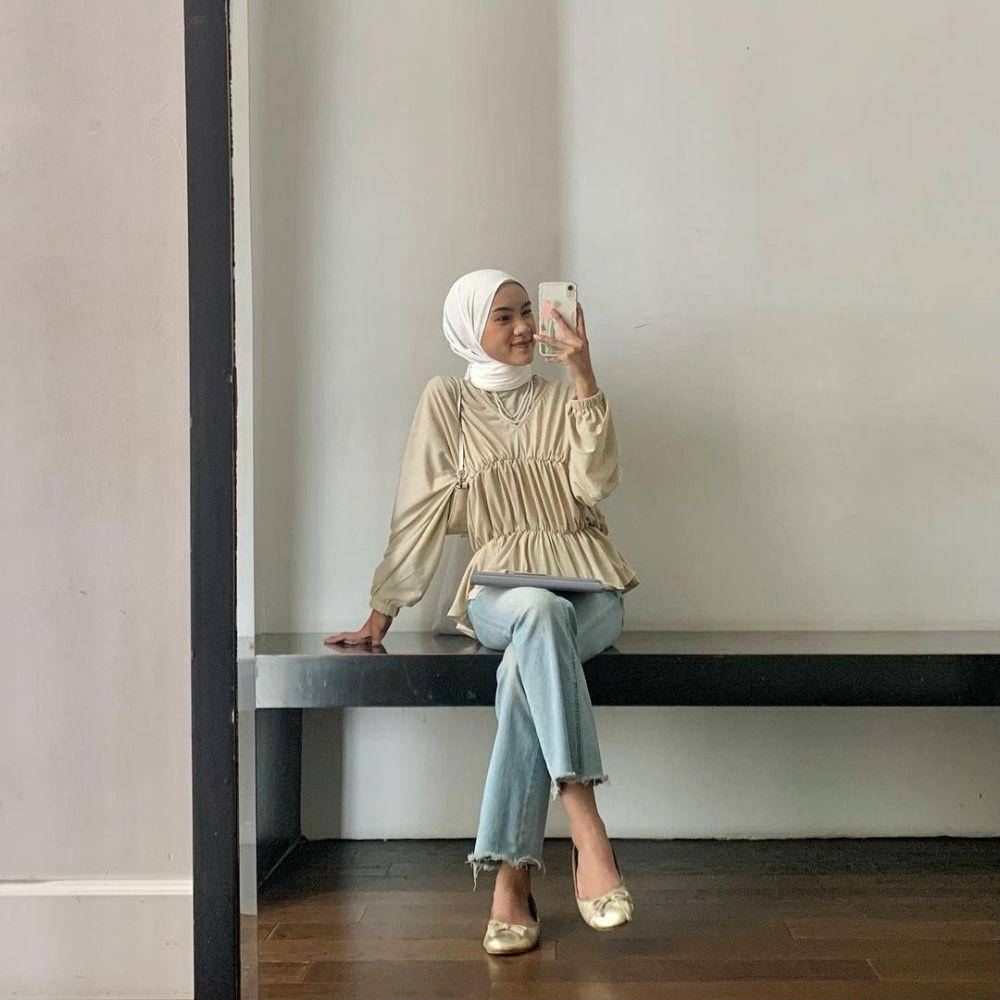 inspirasi padu padan blouse ala Putri Zarkasya (instagram.com/kasyaaptr)