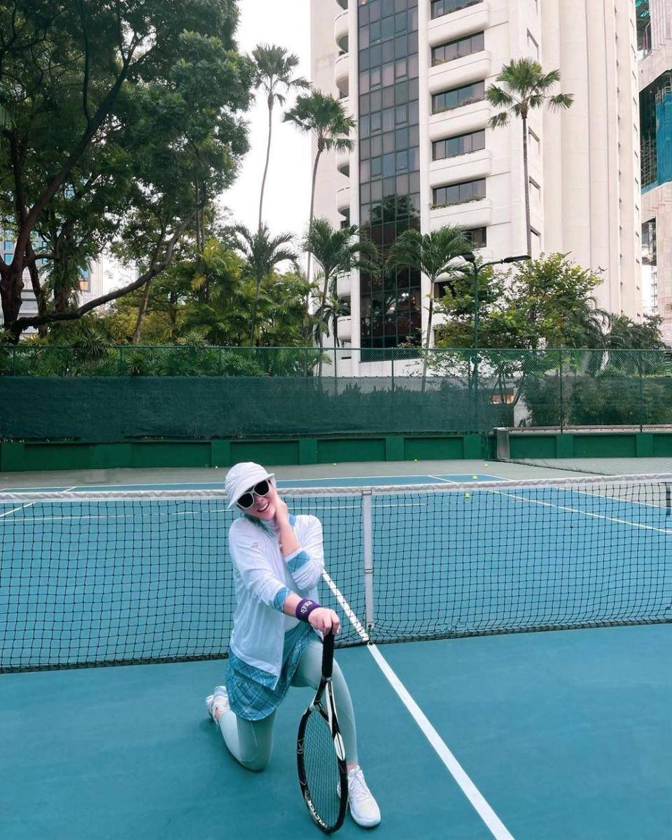 potret gaya Syahrini main tenis (instagram.com/princessyahrini)