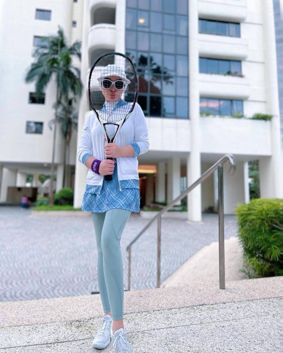 potret gaya Syahrini main tenis (instagram.com/princessyahrini)