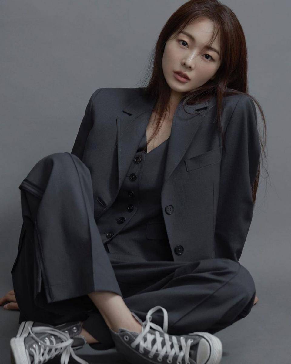 Geum Sae Rok (instagram.com/goldnewrok)