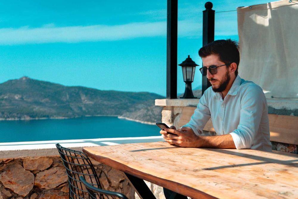ilustrasi stalking mantan (pexels.com/Furkan Dolunay)