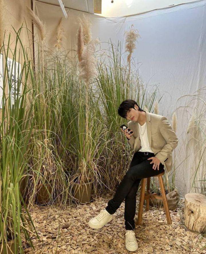OOTD ala Jaehyuk TREASURE (instagram.com/jaehyukreceh_)