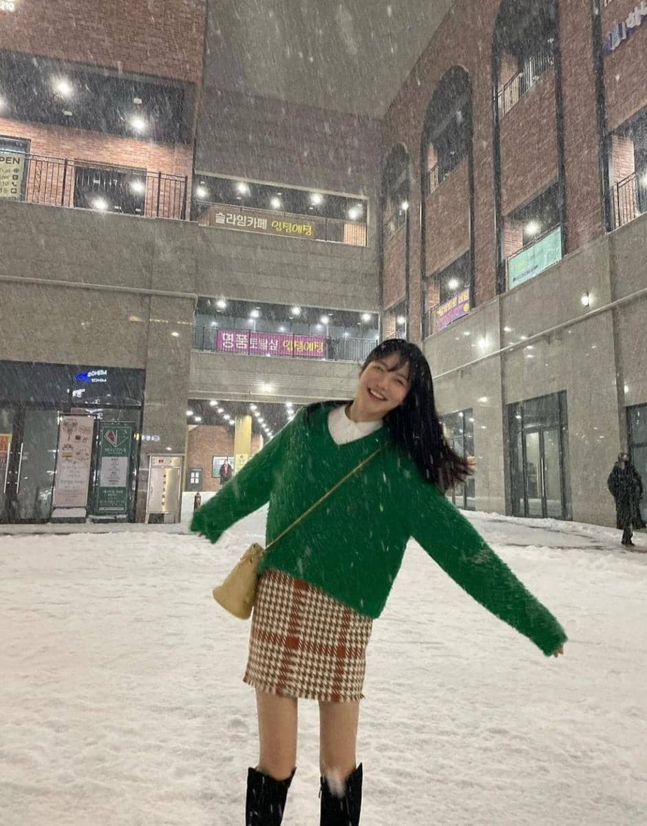 referensi outfit Shin Ye Eun (instagram.com/_shinyeeun)