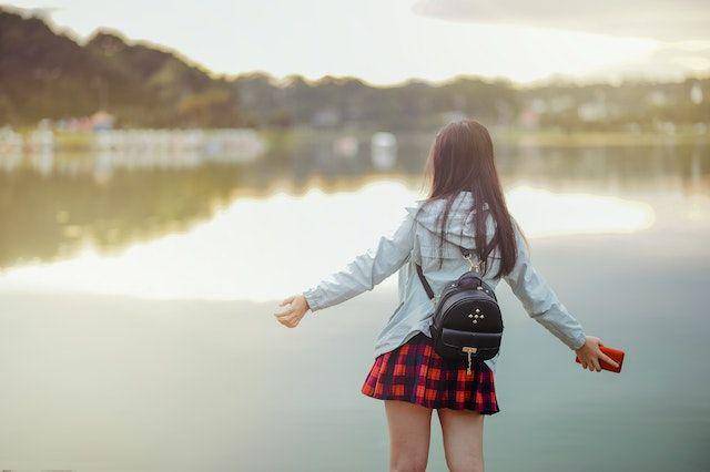 ilustrasi perempuan muda (pexels.com/Min An)
