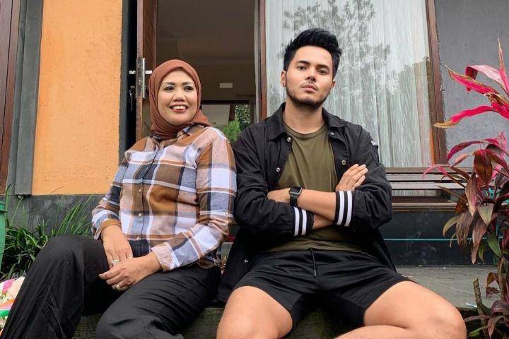 potret kenangan Elly Sugigi dan Aher (instagram.com/aher_official)