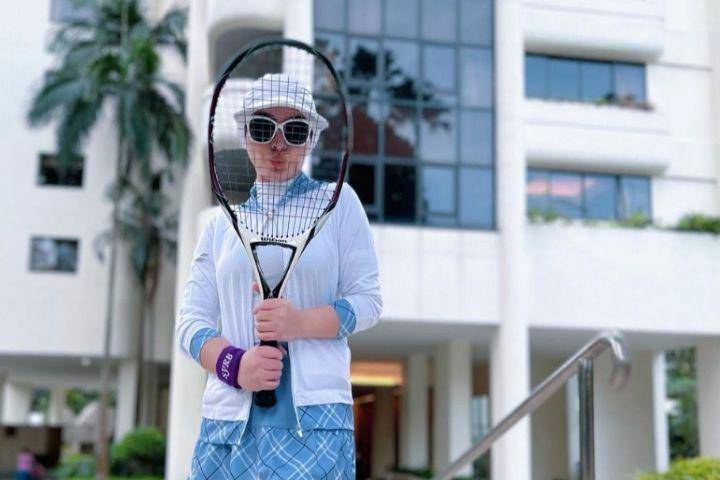 potret gaya Syahrini main tenis (instagram.com/princessyahrini)