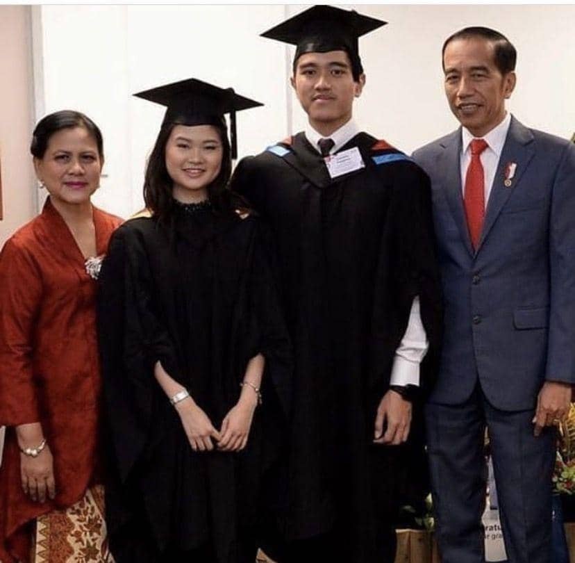 Ibu Iriana datang ke wisuda Felicia dan Kaesang. (instagram.com/@kaesang_felicia00)