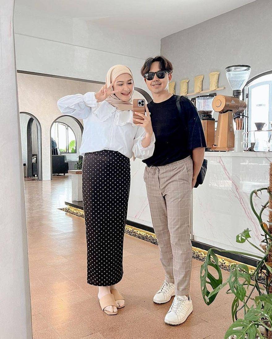OOTD couple Sari Endah Pratiwi (instagram.com/saritiw)