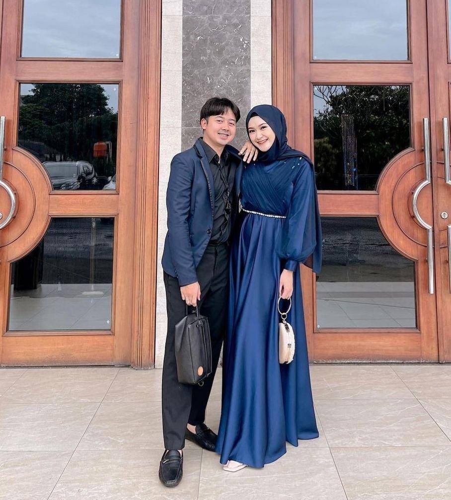 OOTD couple Sari Endah Pratiwi (instagram.com/saritiw)