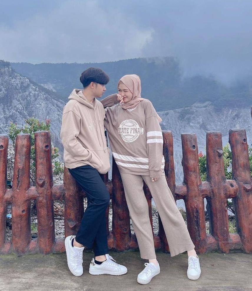 OOTD couple Sari Endah Pratiwi (instagram.com/saritiw)