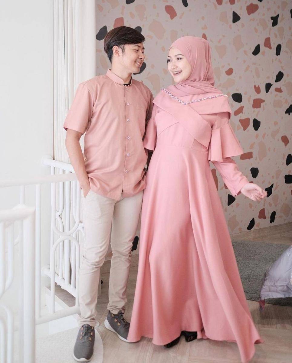 OOTD couple Sari Endah Pratiwi (instagram.com/saritiw)