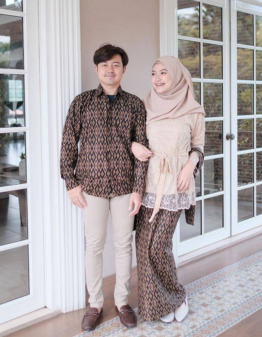 OOTD couple Sari Endah Pratiwi (instagram.com/saritiw)