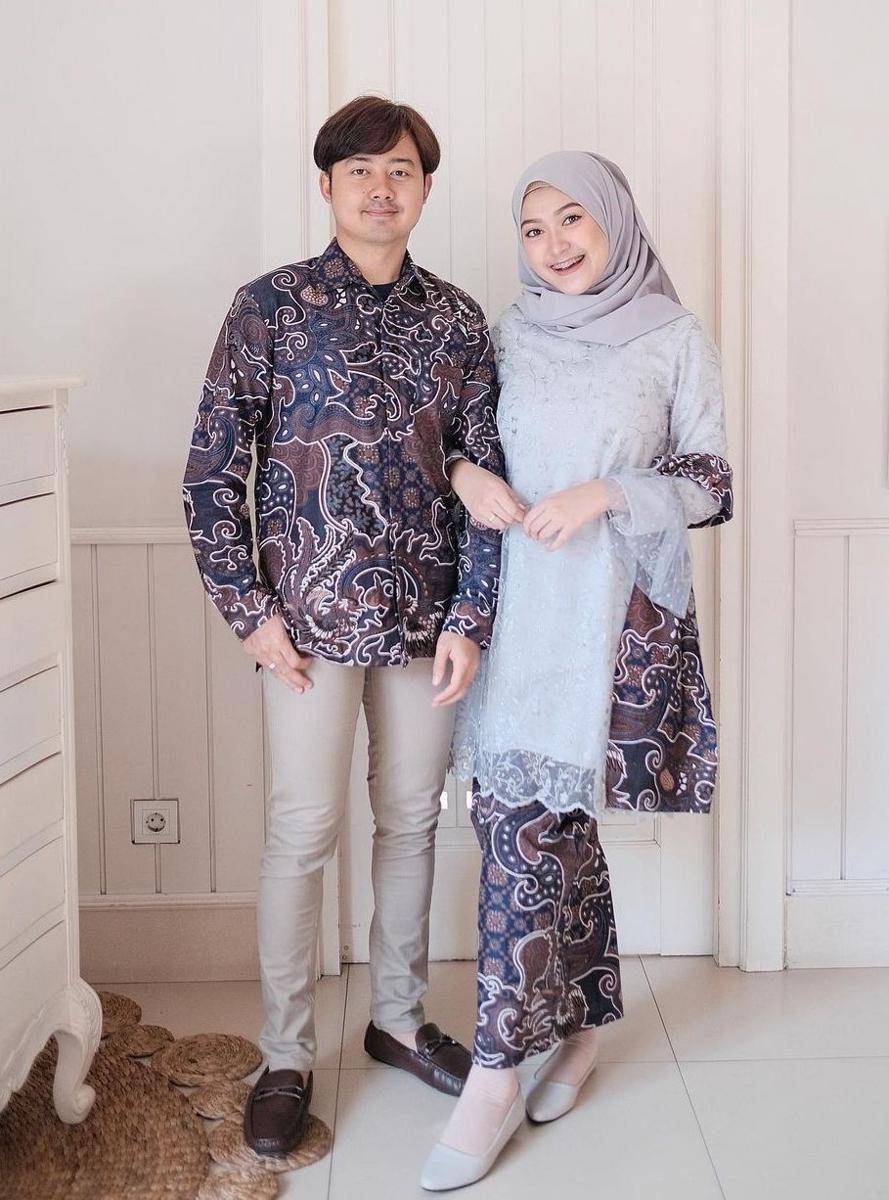 OOTD couple Sari Endah Pratiwi (instagram.com/saritiw)