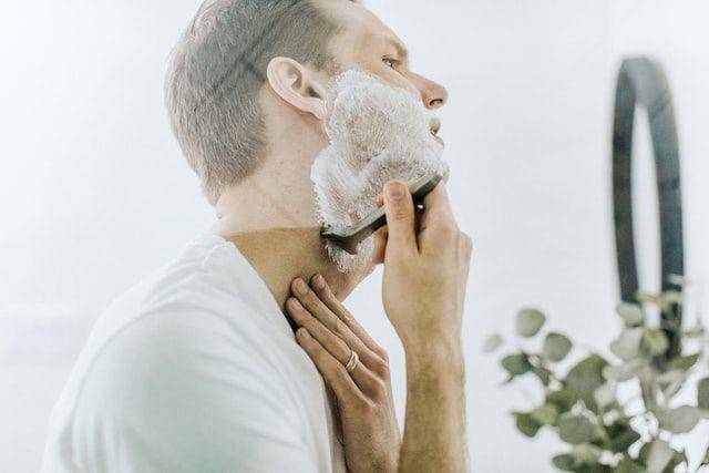 Ilustrasi cowok sedang merawat diri (unsplash/Supply)