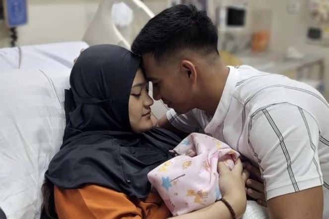 10 Momen Istri Ridho DA Melahirkan Anak Pertama, Penuh Perjuangan