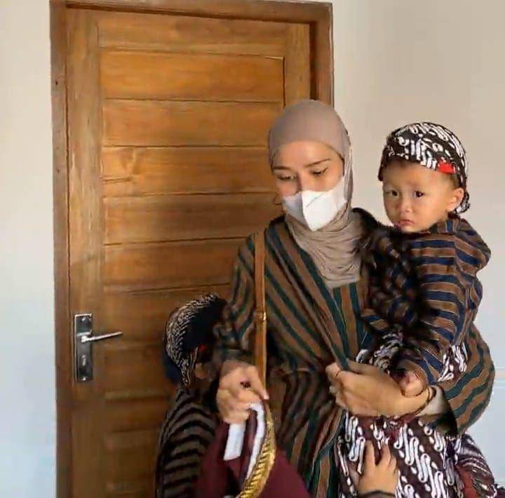 Zaskia Adya Mecca dan buah hati (instagram.com/zaskiadyamecca)