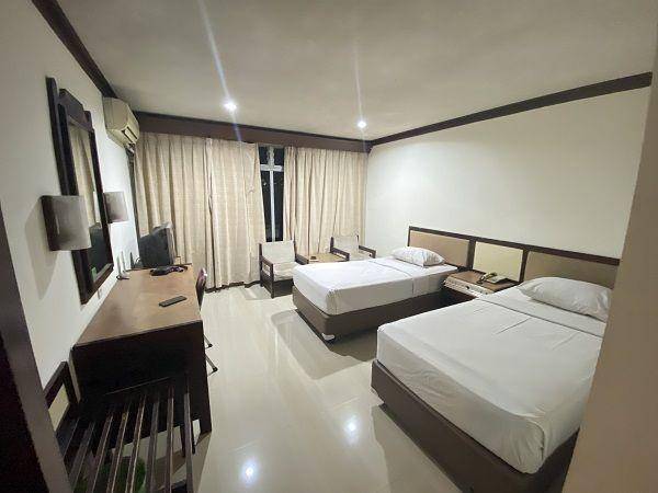 Siantar Hotel Parapat (google.com/maps/sarjana jordan aretha)