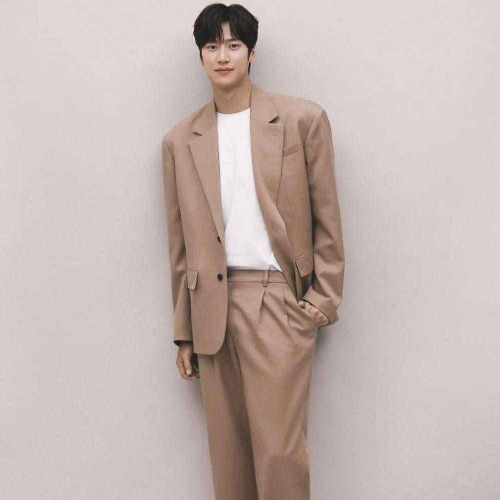 Na In Woo (instagram.com/10042n00)