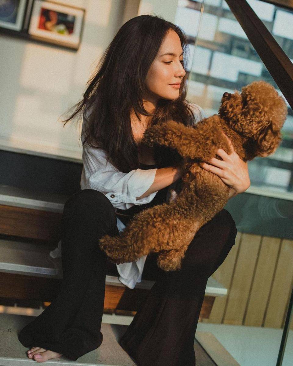 black outfit ala Pevita Pearce (instagram.com/pevpearce)