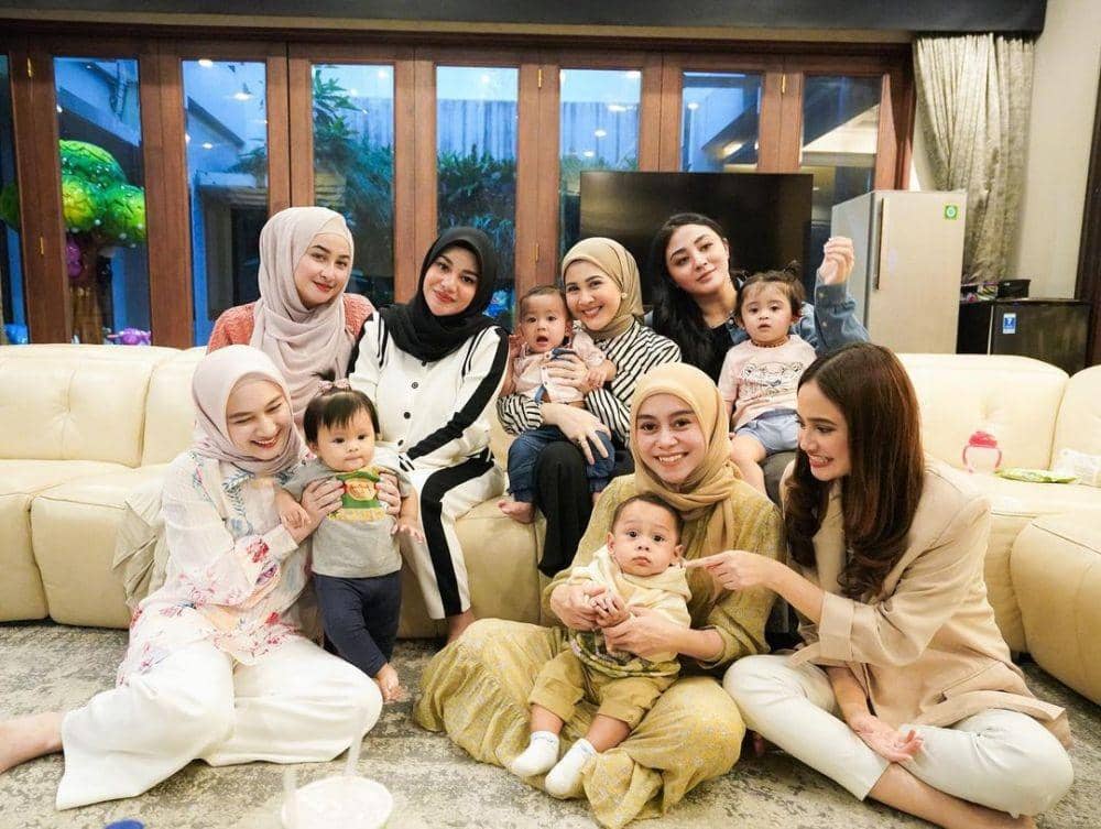 momen geng arisan Mamayu (instagram.com/lestykejora)