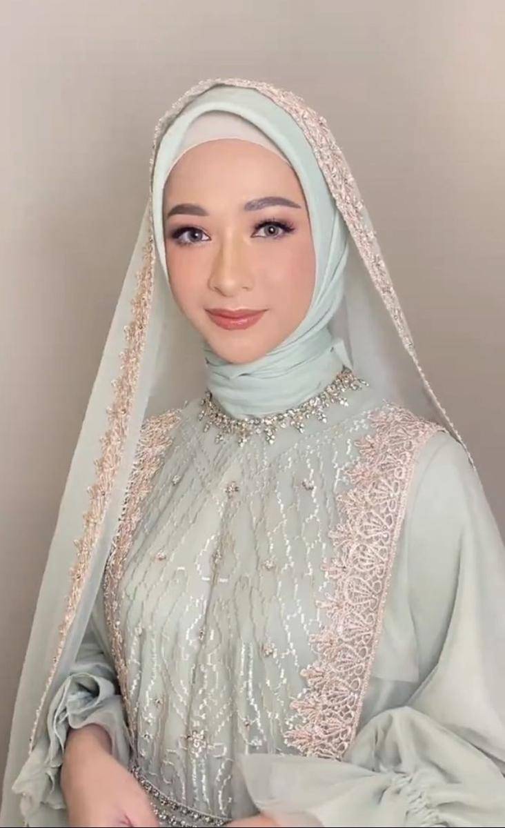 Poppy Bunga di acara siraman Glenca Chysara (instagram.com/dhaniemakeup)