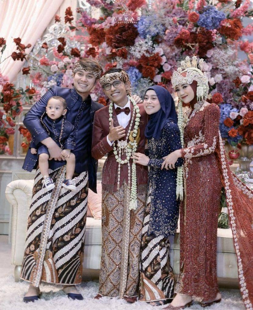 Potret pernikahan Benny Mulyana yang dihadiri keluarga Leslar. (Instagram.com/@lestykejora)