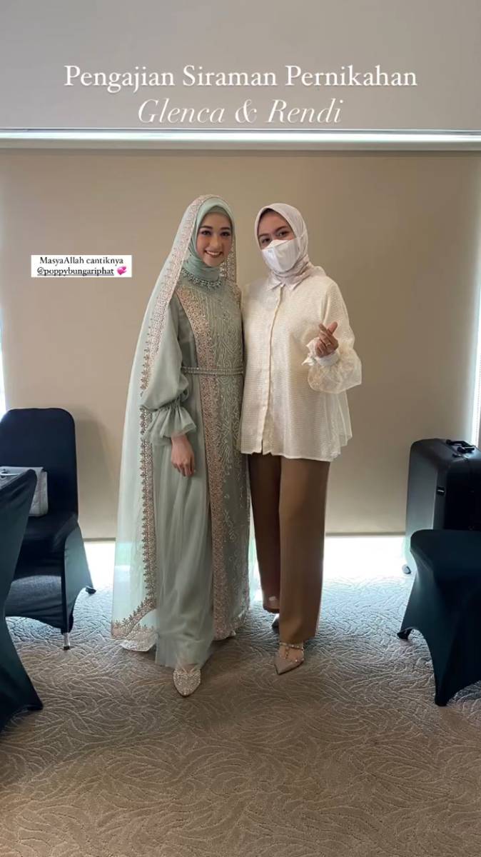 Poppy Bunga di acara siraman Glenca Chysara (instagram.com/dhaniemakeup)