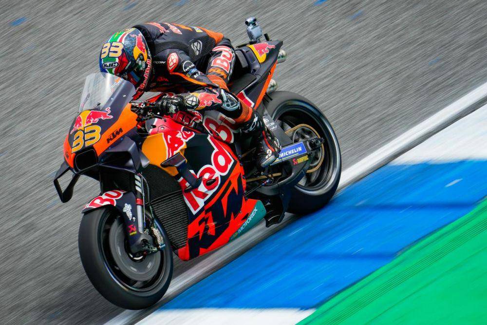 Brad Binder dalam balapan GP Thailand 2022 (motogp.com)