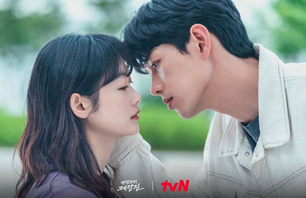 Lee Yu Mi dan Moon Yoo Kang di drama Mental Coach Jegal (instagram.com/tvn_drama)