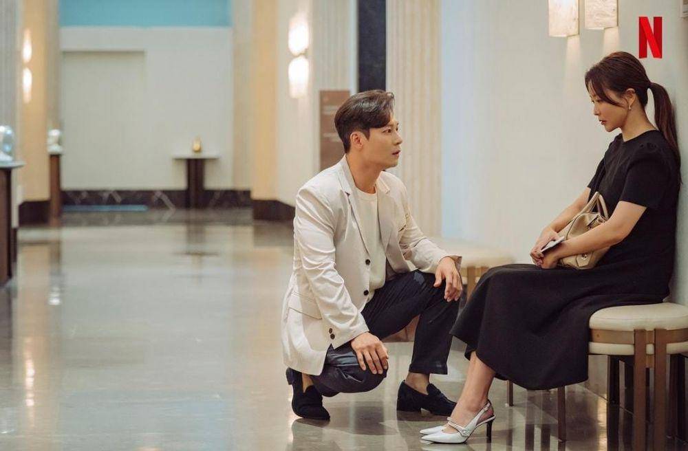 Park Hoon dan Kim Hee Sun di drama Remarriage & Desires (instagram.com/netflixkr)