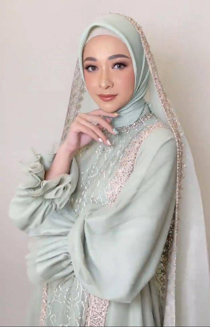 Poppy Bunga di acara siraman Glenca Chysara (instagram.com/dhaniemakeup)