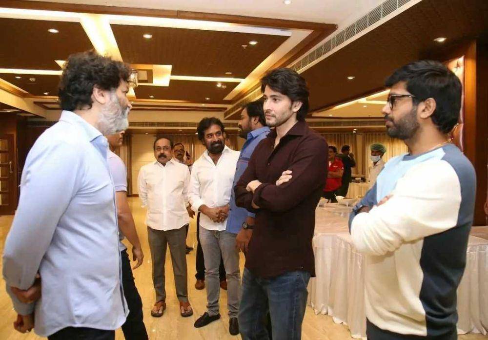 Mahesh Babu dan kolega (instagram.com/urstrulymaheshhu)