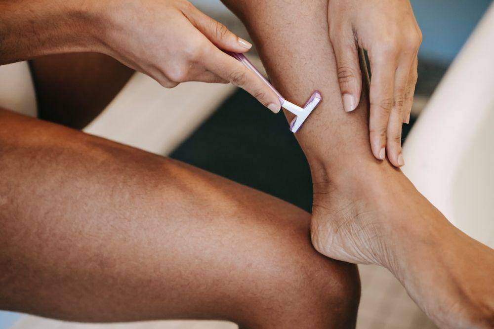 ilustrasi mencukur bulu kaki (pexels.com/Sora Shimazaki)
