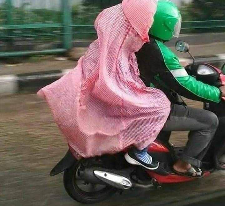 outfit kocak penumpang ojol (instagram.com/id.dagelan)